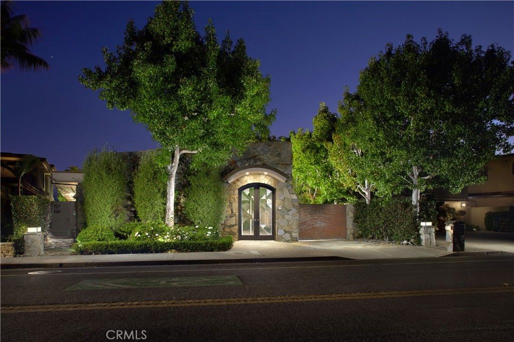 2027 Bayside Drive, Corona Del Mar, CA 92625 — photo 2