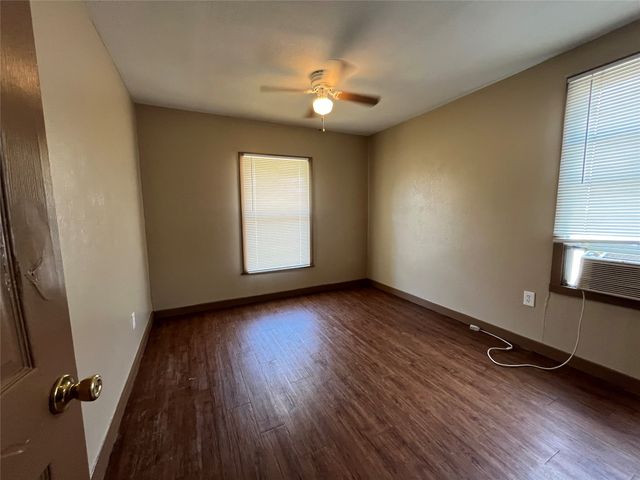 202 W Wheatland Road W, Duncanville, TX 75116