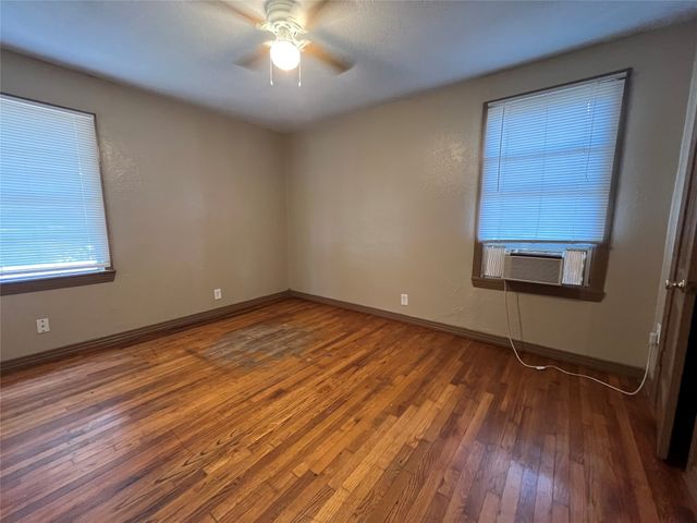 202 W Wheatland Road W, Duncanville, TX 75116