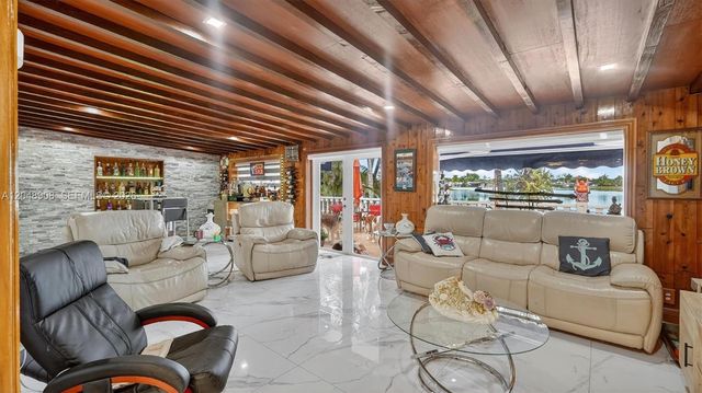 15022 SW 67th Lane, Miami, FL 33193