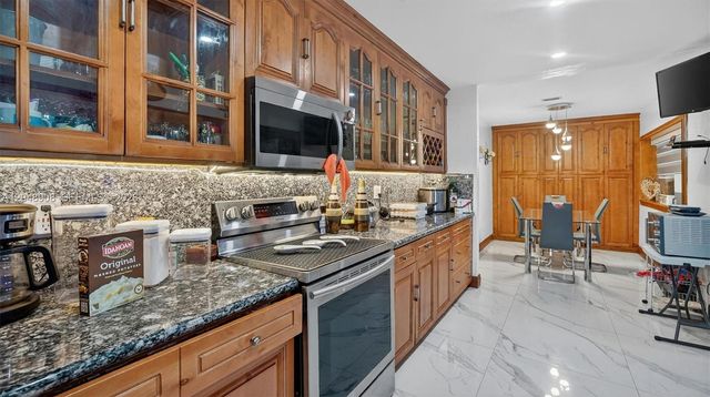 15022 SW 67th Lane, Miami, FL 33193