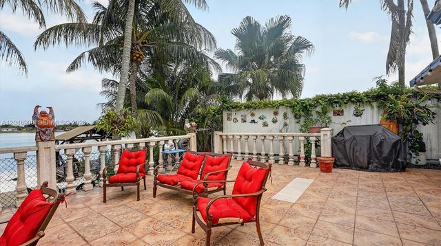 15022 SW 67th Lane, Miami, FL 33193
