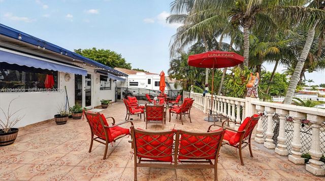 15022 SW 67th Lane, Miami, FL 33193