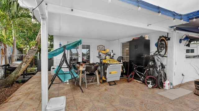 15022 SW 67th Lane, Miami, FL 33193