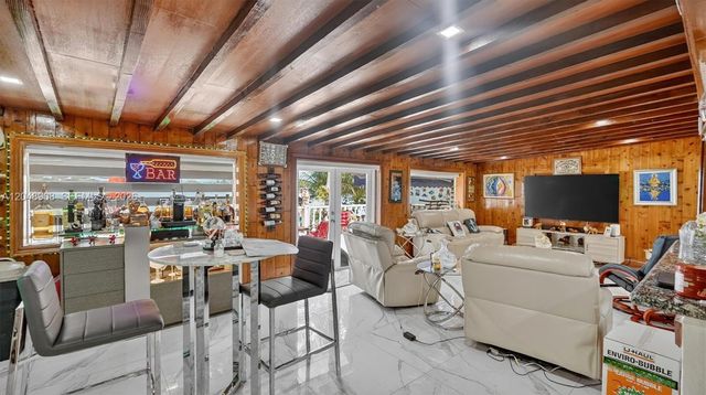 15022 SW 67th Lane, Miami, FL 33193