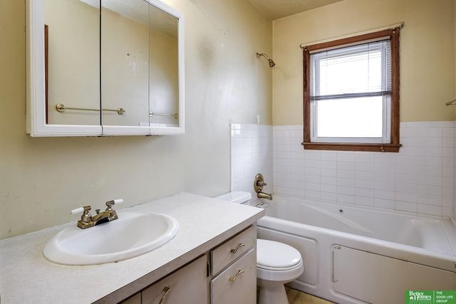 5008 N 64 Street, Omaha, NE 68104