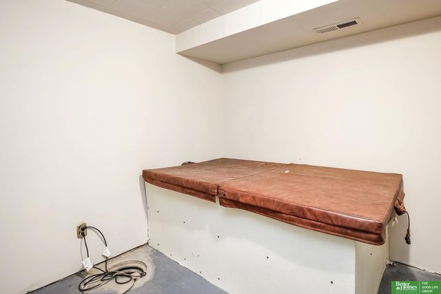 5008 N 64 Street, Omaha, NE 68104