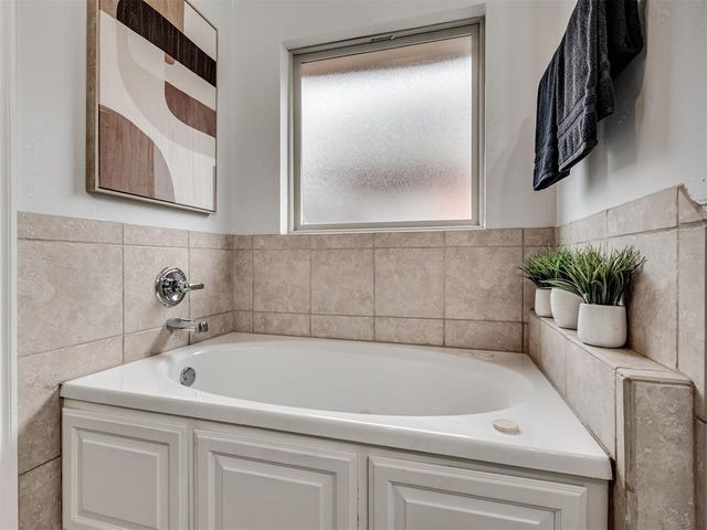 2308 Naples Way, Edmond, OK 73034