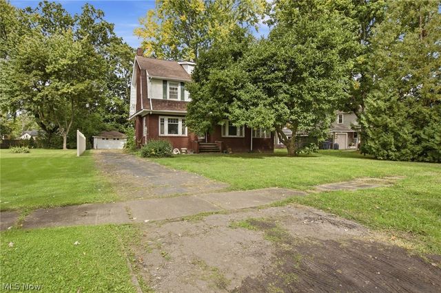 1334 Beechcrest Street NW, Warren, OH 44485