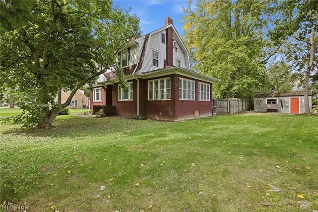 1334 Beechcrest Street NW, Warren, OH 44485