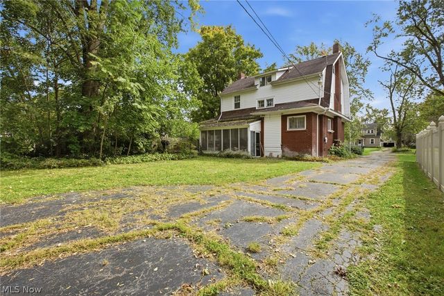 1334 Beechcrest Street NW, Warren, OH 44485
