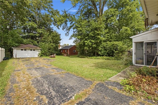 1334 Beechcrest Street NW, Warren, OH 44485