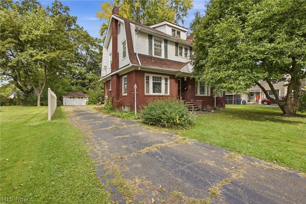 1334 Beechcrest Street NW, Warren, OH 44485