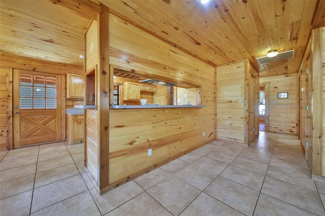 76 Hunters Creek Drive, Huntsville, TX 77340