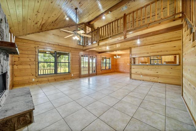 76 Hunters Creek Drive, Huntsville, TX 77340