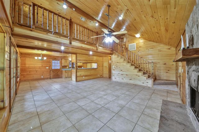 76 Hunters Creek Drive, Huntsville, TX 77340