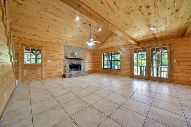 76 Hunters Creek Drive, Huntsville, TX 77340