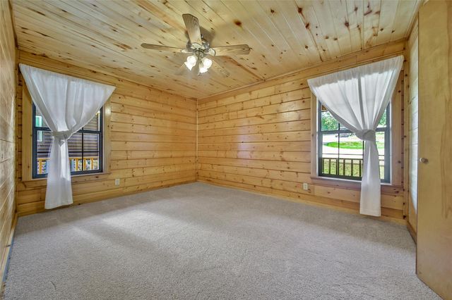 76 Hunters Creek Drive, Huntsville, TX 77340