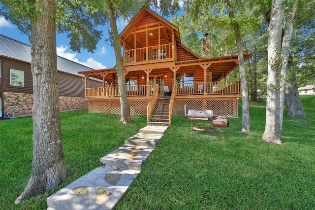 76 Hunters Creek Drive, Huntsville, TX 77340