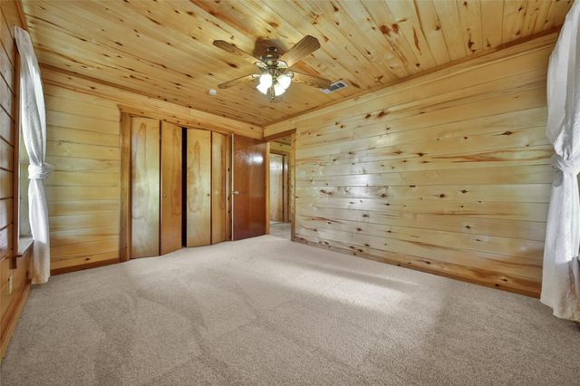 76 Hunters Creek Drive, Huntsville, TX 77340
