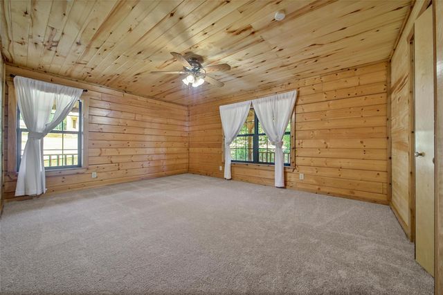 76 Hunters Creek Drive, Huntsville, TX 77340
