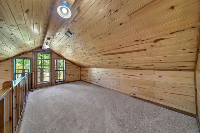 76 Hunters Creek Drive, Huntsville, TX 77340