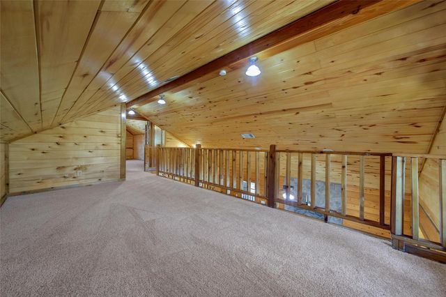 76 Hunters Creek Drive, Huntsville, TX 77340
