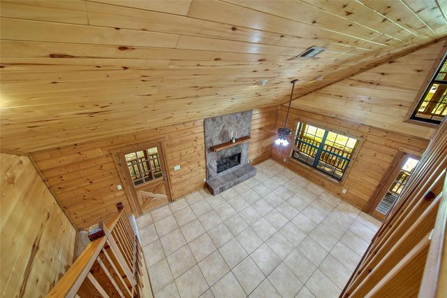 76 Hunters Creek Drive, Huntsville, TX 77340