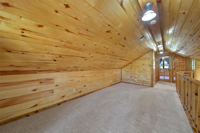 76 Hunters Creek Drive, Huntsville, TX 77340