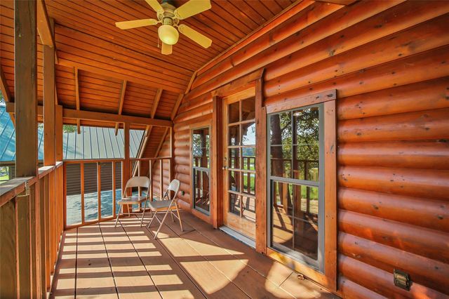 76 Hunters Creek Drive, Huntsville, TX 77340