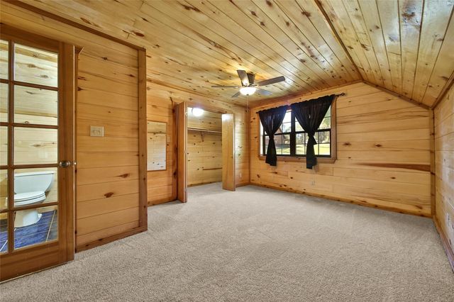 76 Hunters Creek Drive, Huntsville, TX 77340