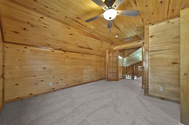 76 Hunters Creek Drive, Huntsville, TX 77340