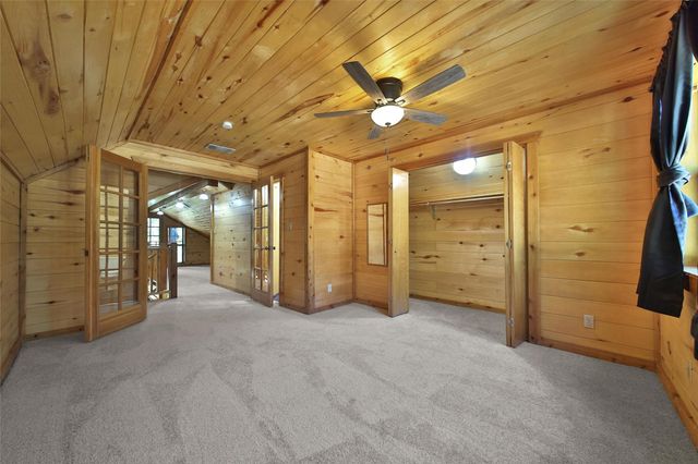 76 Hunters Creek Drive, Huntsville, TX 77340