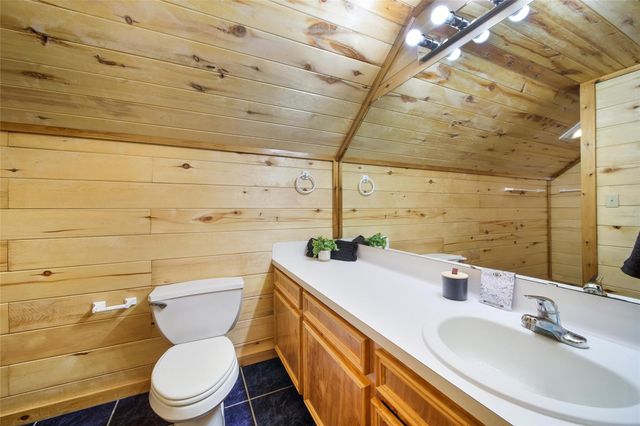 76 Hunters Creek Drive, Huntsville, TX 77340