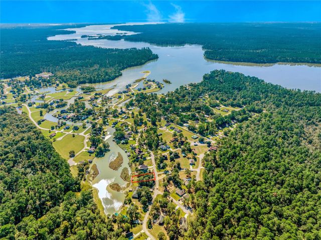 76 Hunters Creek Drive, Huntsville, TX 77340