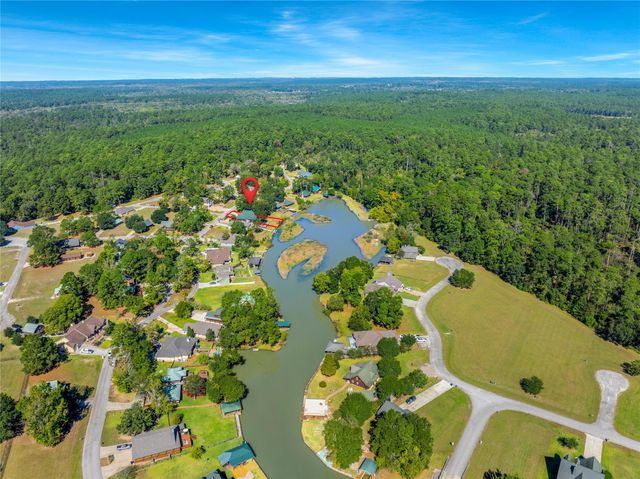 76 Hunters Creek Drive, Huntsville, TX 77340