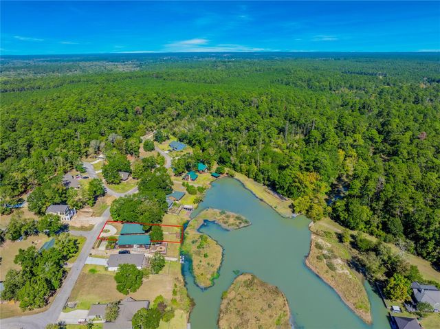 76 Hunters Creek Drive, Huntsville, TX 77340