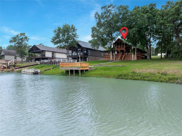 76 Hunters Creek Drive, Huntsville, TX 77340