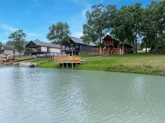 76 Hunters Creek Drive, Huntsville, TX 77340