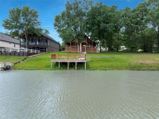 76 Hunters Creek Drive, Huntsville, TX 77340