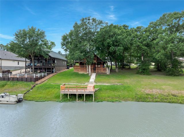 76 Hunters Creek Drive, Huntsville, TX 77340