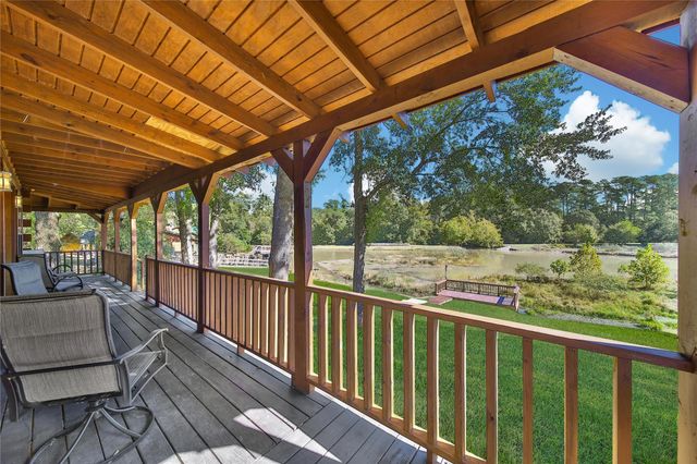 76 Hunters Creek Drive, Huntsville, TX 77340