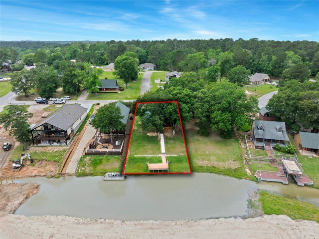 76 Hunters Creek Drive, Huntsville, TX 77340