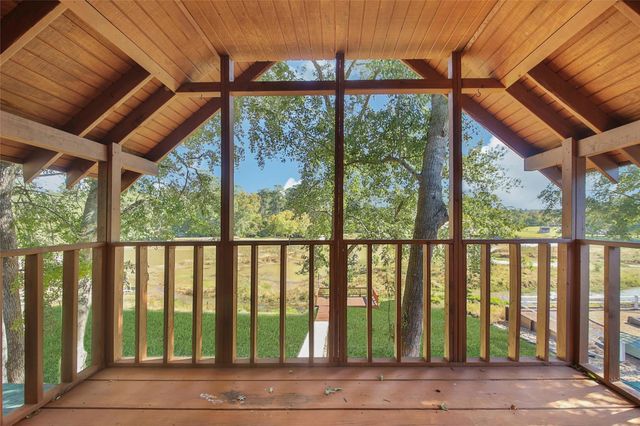 76 Hunters Creek Drive, Huntsville, TX 77340