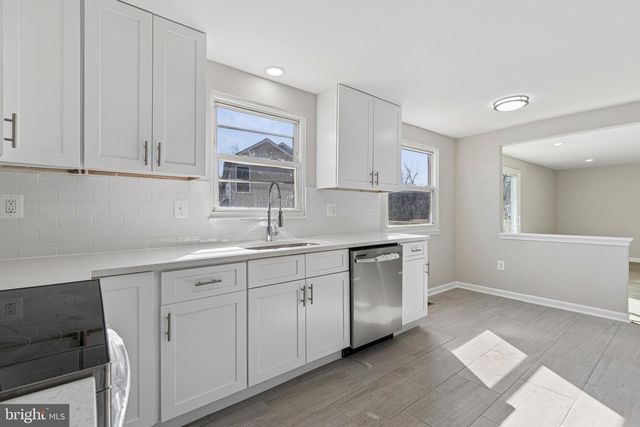 7451 OAKLAND MILLS RD, Columbia, MD 21046