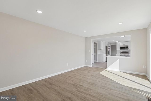 7451 OAKLAND MILLS RD, Columbia, MD 21046