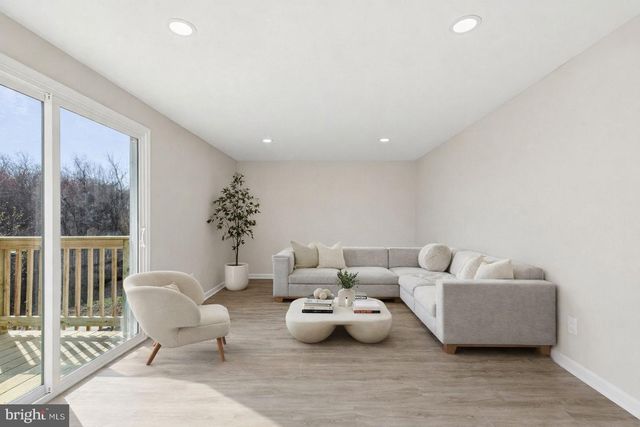 7451 OAKLAND MILLS RD, Columbia, MD 21046