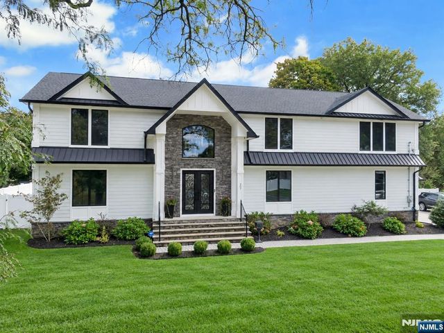207 Wilsey Court, Paramus, NJ 07652