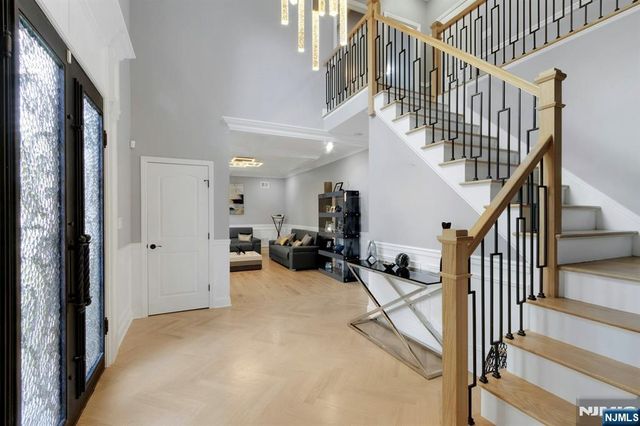 207 Wilsey Court, Paramus, NJ 07652