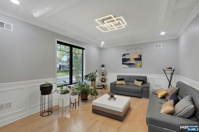 207 Wilsey Court, Paramus, NJ 07652